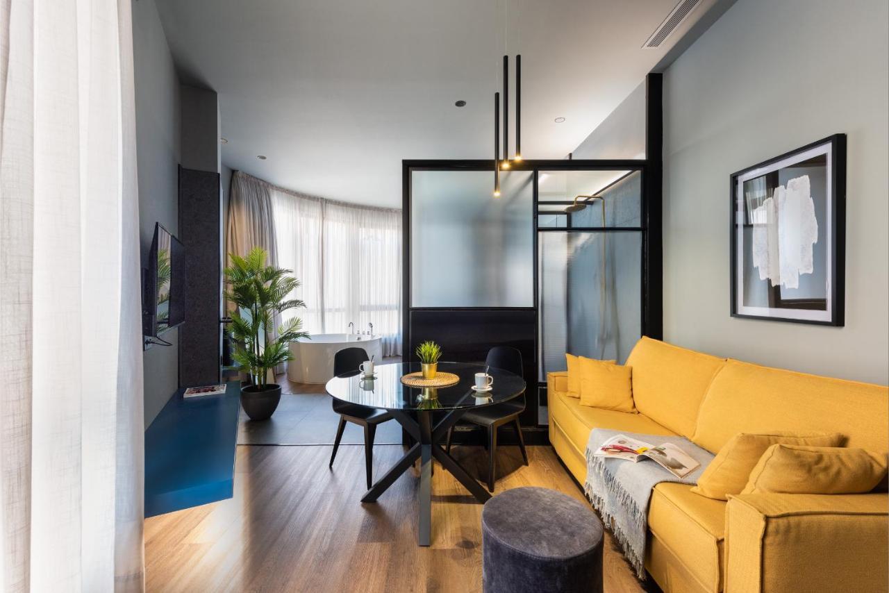 Muralla Sevilla Suites By Lola Kültér fotó